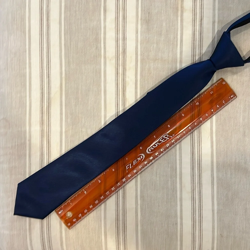 Egara zip tie navy. Great condition